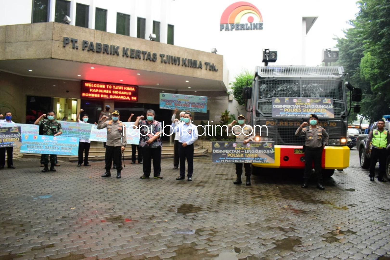 Tjiwi Kimia Pasok Disinfektan untuk  Polresta Sidoarjo dan Dua Kecamatan