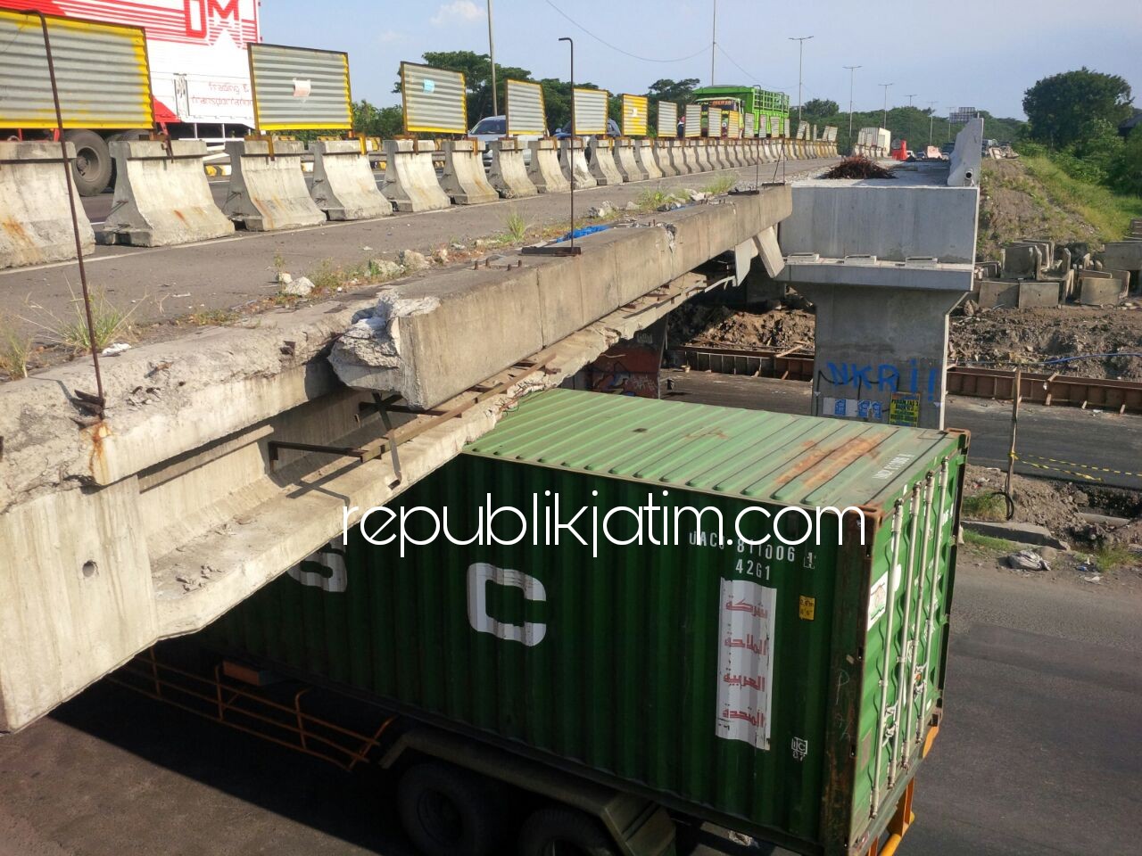 Kurangi Benturan Truk dan Girder, Jalur Dibawa Tol Jati Dikeruk 30 Sentimeter