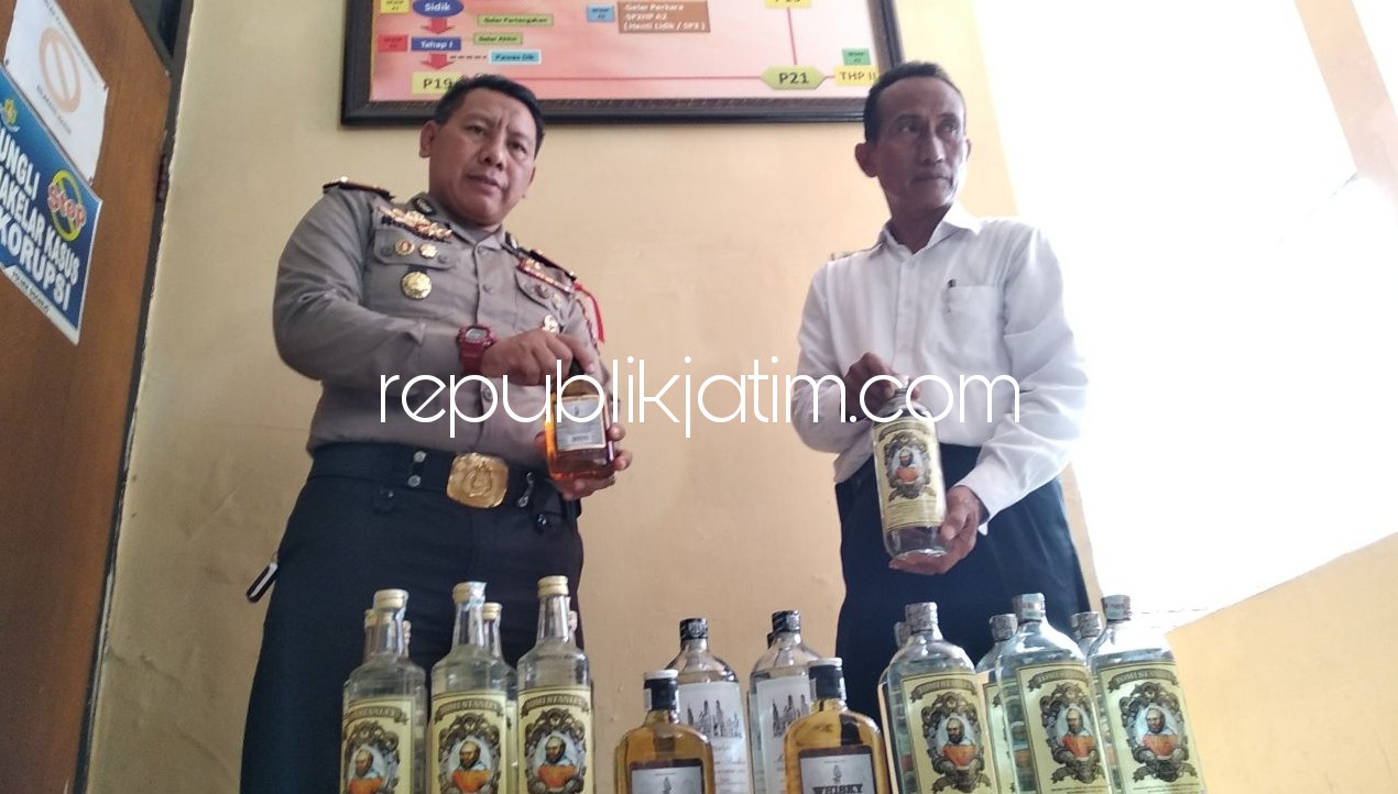 Usia 70 Tahun, Mbok Sumilah Jualan Miras Puluhan Tahun di Sidoarjo