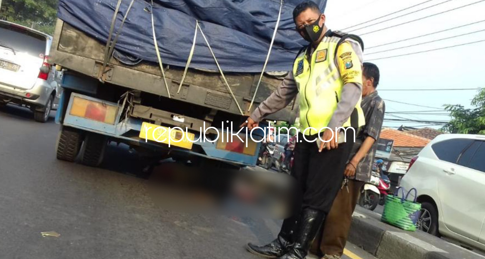 Menyeberang, Ibu-Ibu Pejalan Kaki Asal Kediri Tewas Terlindas Truk Di Jalur Surabaya - Mojokerto