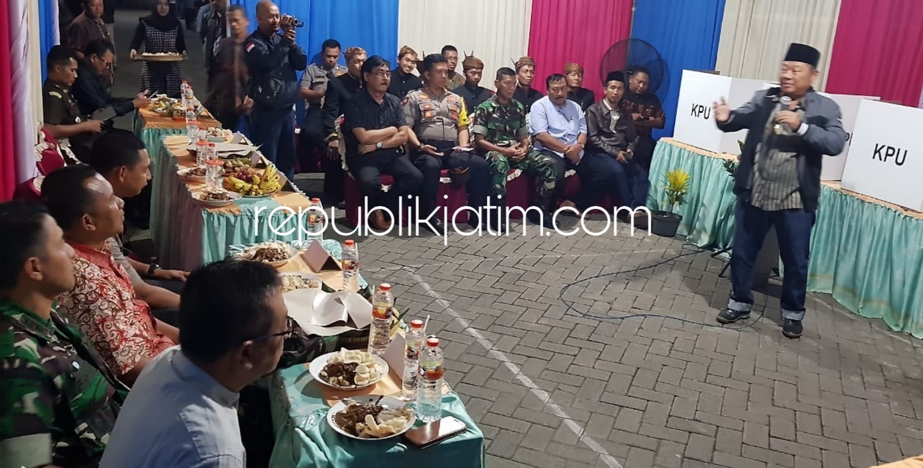 Patroli Bersama ke Sejumlah TPS, Bupati dan Kapolresta Pastikan Sidoarjo Aman