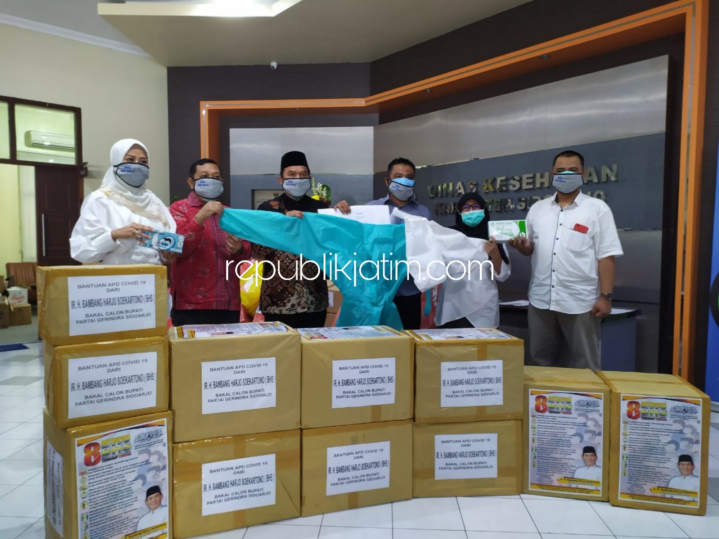 BHS dan Gerindra Bantu Ratusan APD dan Ribuan Masker untuk Penanganan Covid-19 di Sidoarjo