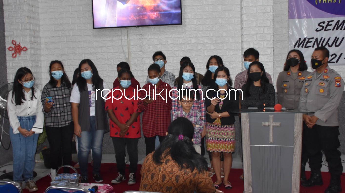 Ibadah Bersama Personel Polresta Sidoarjo dan Pelajar Papua