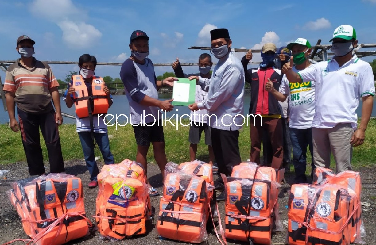 Beri Bantuan Jaket Pelampung dan Masker, BHS Disambati Nelayan 1.000 Hektar Tambak Rusak Diterjang Rob