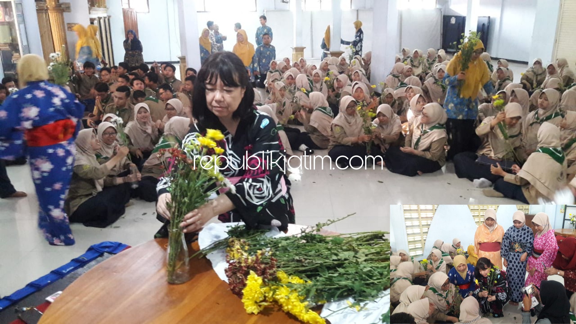 Siswa Smamita Belajar Merangkai Bunga Dibimbing Ahli Ikebana Asal Jepang