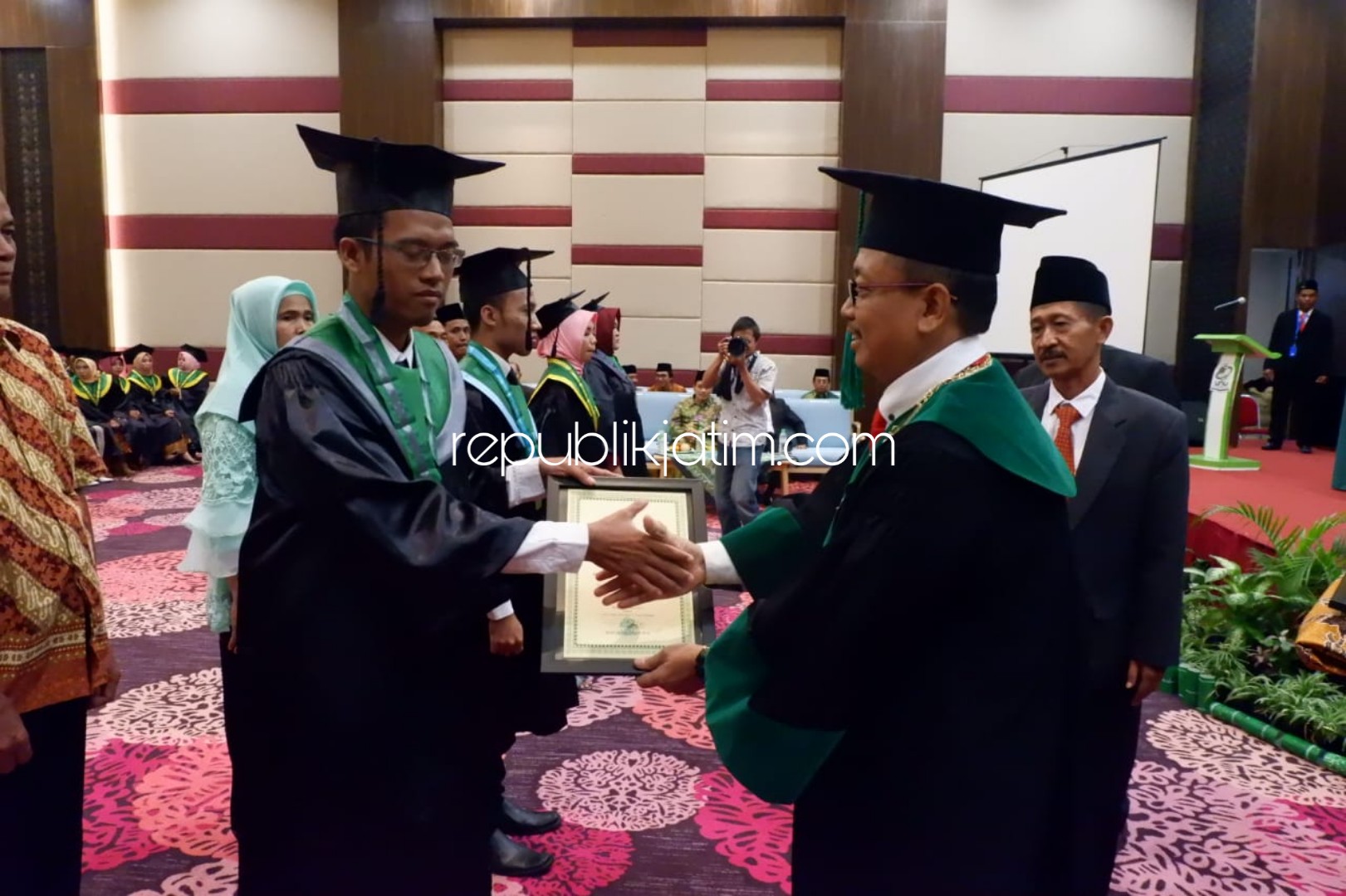 Unusida Loloskan 99 Wisudawan Pertama, IPK Terbaik Disabet FKIP