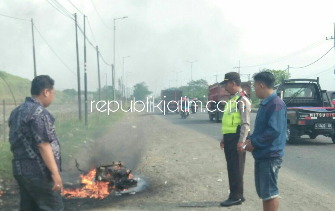 Mio Muatan Rezim Ludes Terbakar di Porong