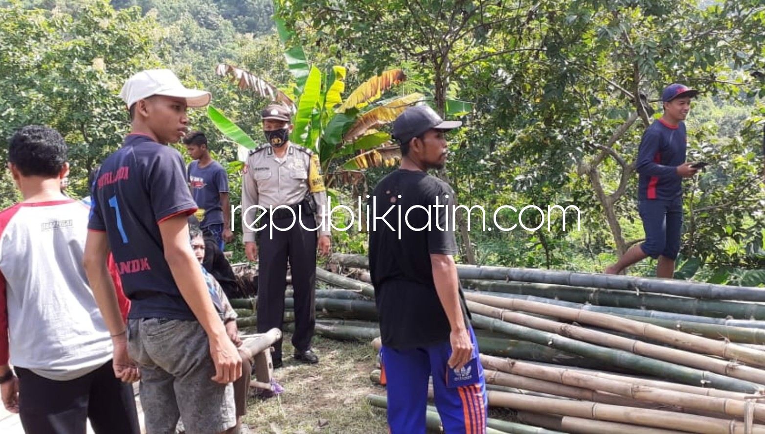 Ditinggal Cari Bambu Penyangga, Rumah Warga Ponorogo Ambruk