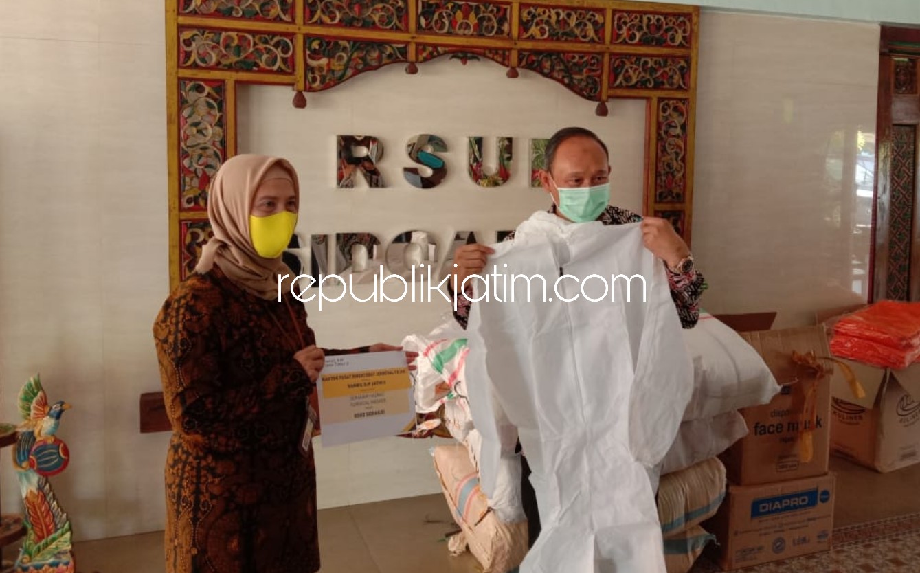 Peduli Covid-19, Kanwil DJP Jatim II Donasikan 200 Baju Hazmat dan 71 Box Masker untuk RSUD Sidoarjo