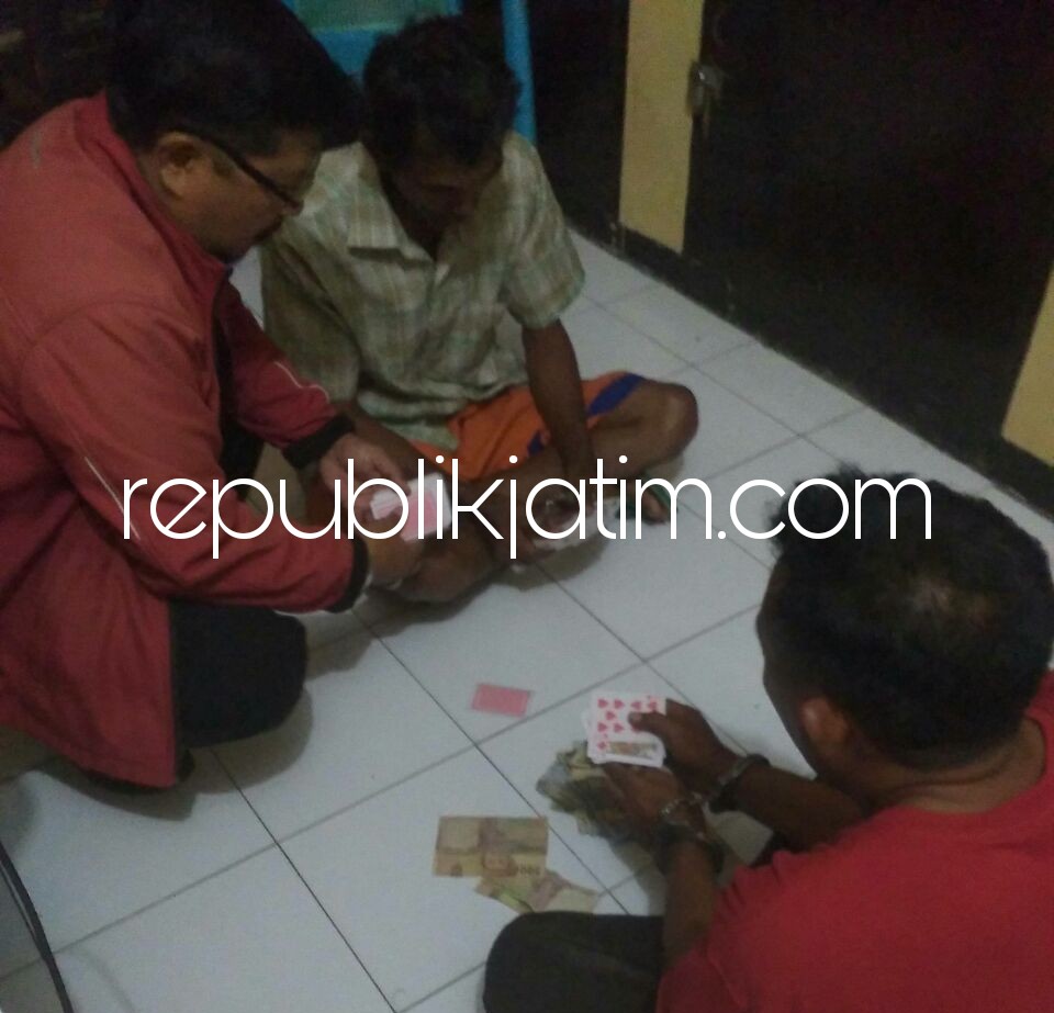 Tunggu Sahur Judi Remi di Pos Kamling, 2 Warga Kedungsolo Ditahan