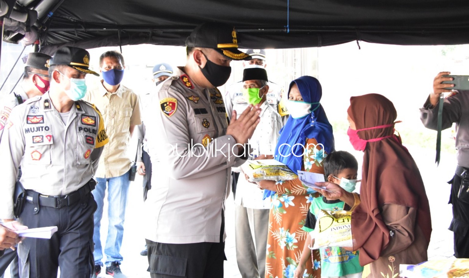 Polresta Sidoarjo Bagikan Zakat Fitrah 4,5 Ton dan Zakat Mal Rp 45,1 Juta