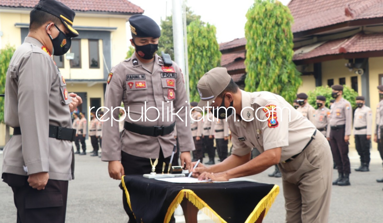 Kapolres Ponorogo dan Anggota Tandatangani Pakta Integritas Anti Narkoba