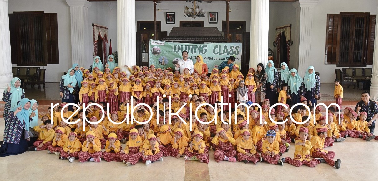 Ratusan Anak TK Belajar Pemerintahan di Pendopo Sidoarjo