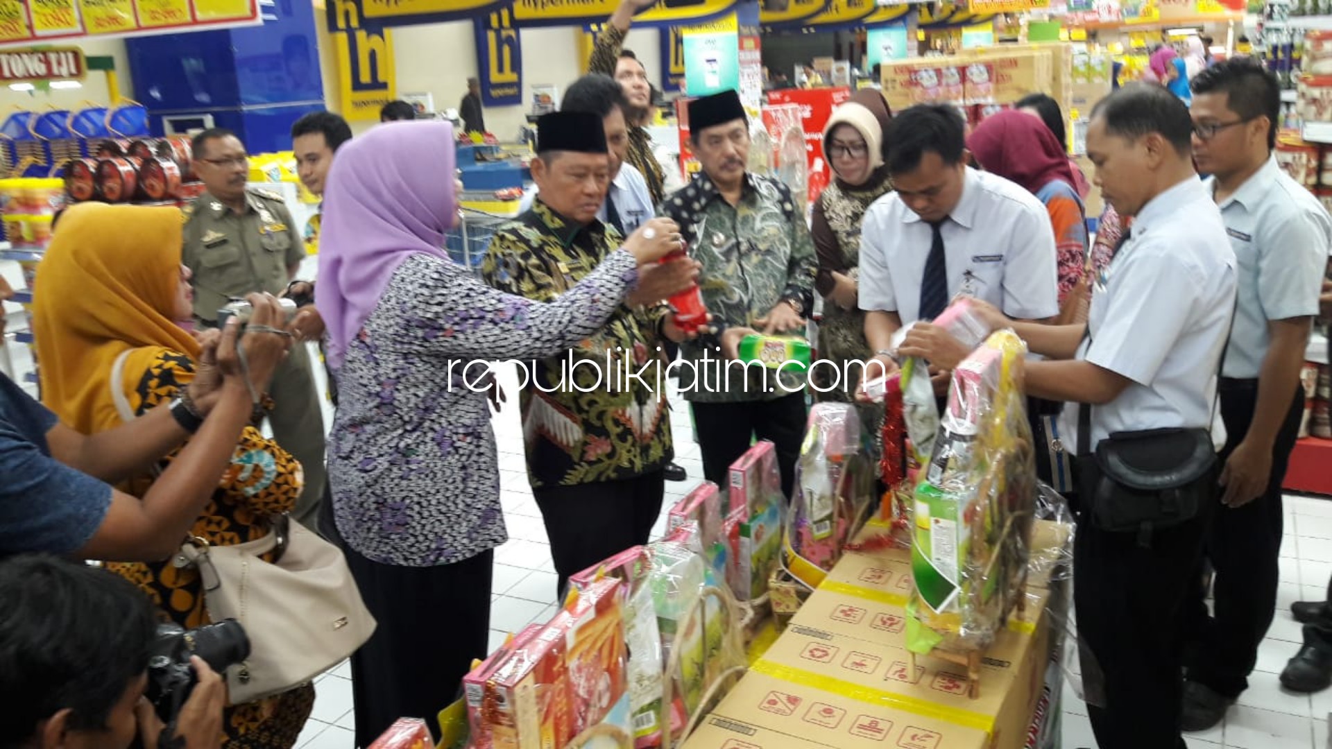 Jelang Lebaran, Bupati Sidoarjo Minta Mamin Kadaluarsa Tak Dijual