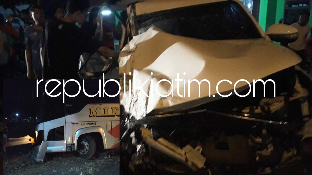 Mendahului 2 Truk, Bus Mira Hantam Fortuner di Jalur Surabaya - Mojokerto