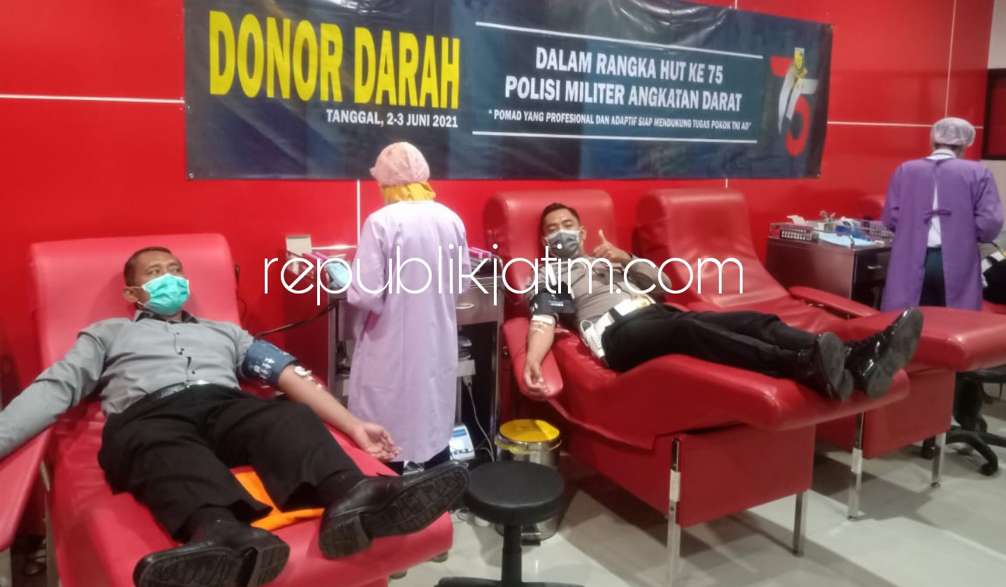 Perkuat Sinergitas, Anggota Propam Polresta Sidoarjo Ikut Donor Darah di HUT Ke-75 POM AD