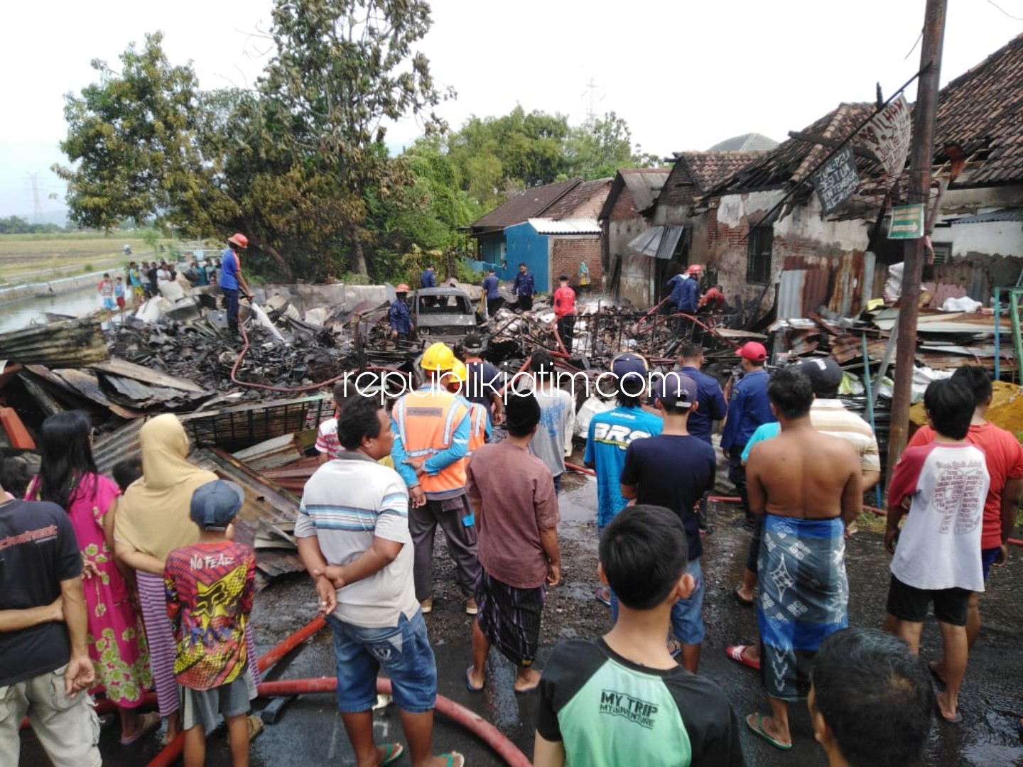 Ditinggal Mudik, Gudang Rongsokan di Krembung Ludes Terbakar 