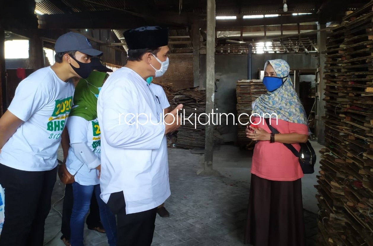 Disambangi BHS, Pengusaha Krupuk di Krembung Keluhkan IMB Belasan Tahun Tak Kunjung Keluar