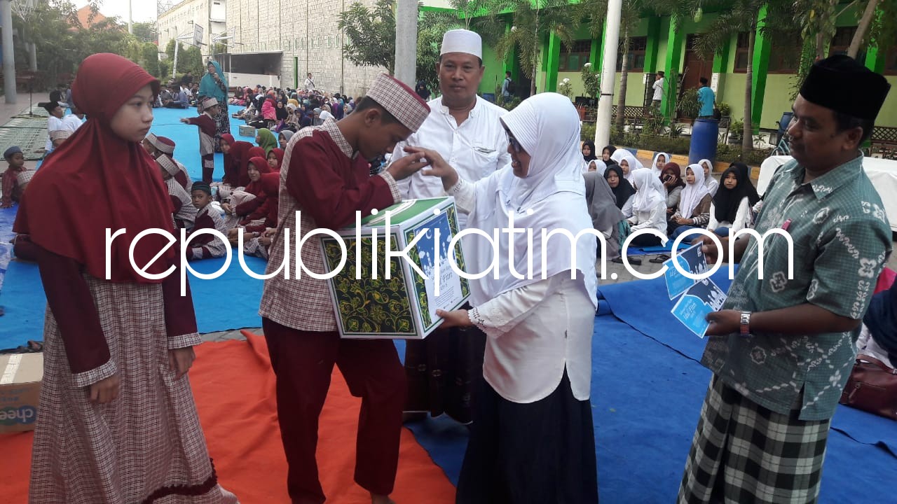 SMK Antartika 2 Sidoarjo Pondok Romadhon Berbagi dengan 175 Yatim Piatu