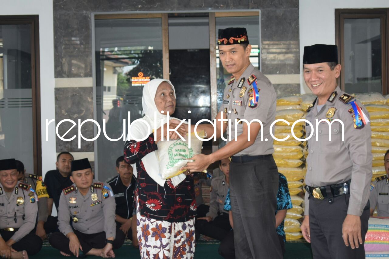 Polresta Sidoarjo Salurkan Zakat Untuk 995 Fakir Miskin dan Yatim Piatu