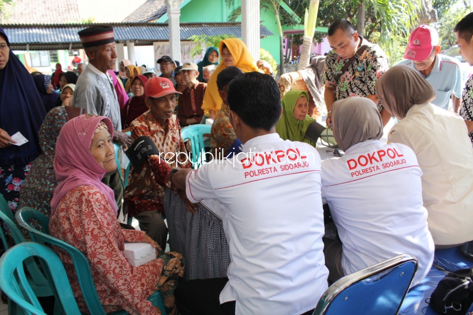 Peringati Hari Bhayangkara ke 73,  Polresta Sidoarjo Gelar Pengobatan Gratis 