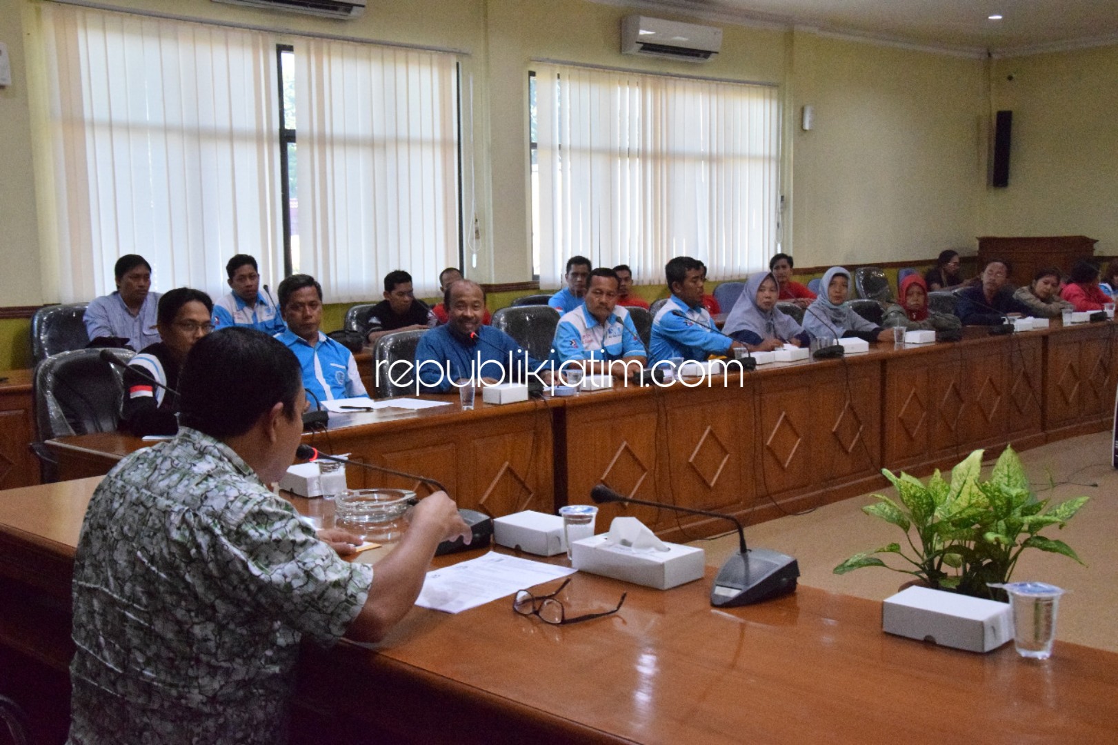 Buruh PT Satrindo Utama Makmur Keluhkan Pesangon dan Pembayaran THR ke Dewan Sidoarjo