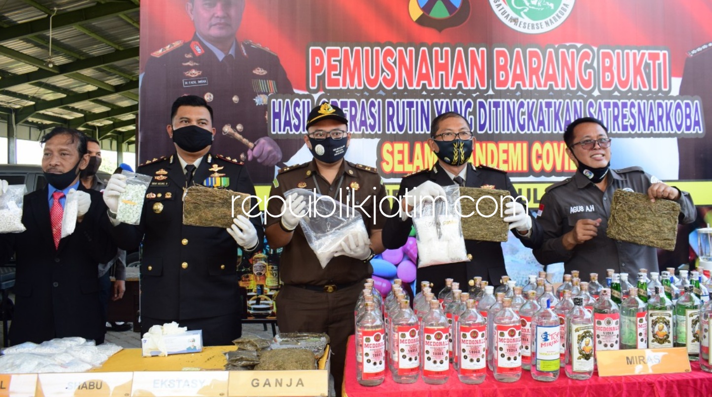 Polresta Sidoarjo Musnahkan 40.000 Pil dan 500 Botol Miras di Hari Bhayangkara ke-74