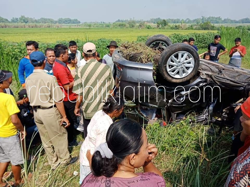 Dibel Tak Terdengar, Mobil Warga Gedangan Ditabrak KA Jenggala