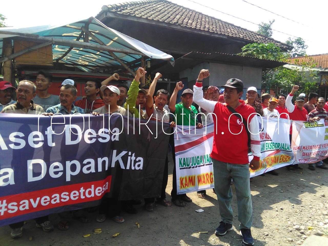 Warga Krembung Aksi Tolak Eksekusi Lahan Asset Desa