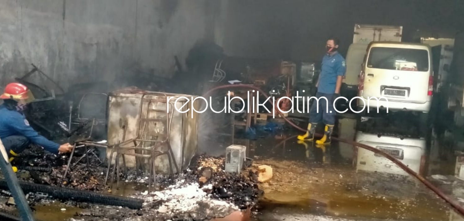 Gudang Ekspedisi Barang di Komplek Pergudanhan Sedati Terbakar, Pemilik Merugi Ratusan Juta