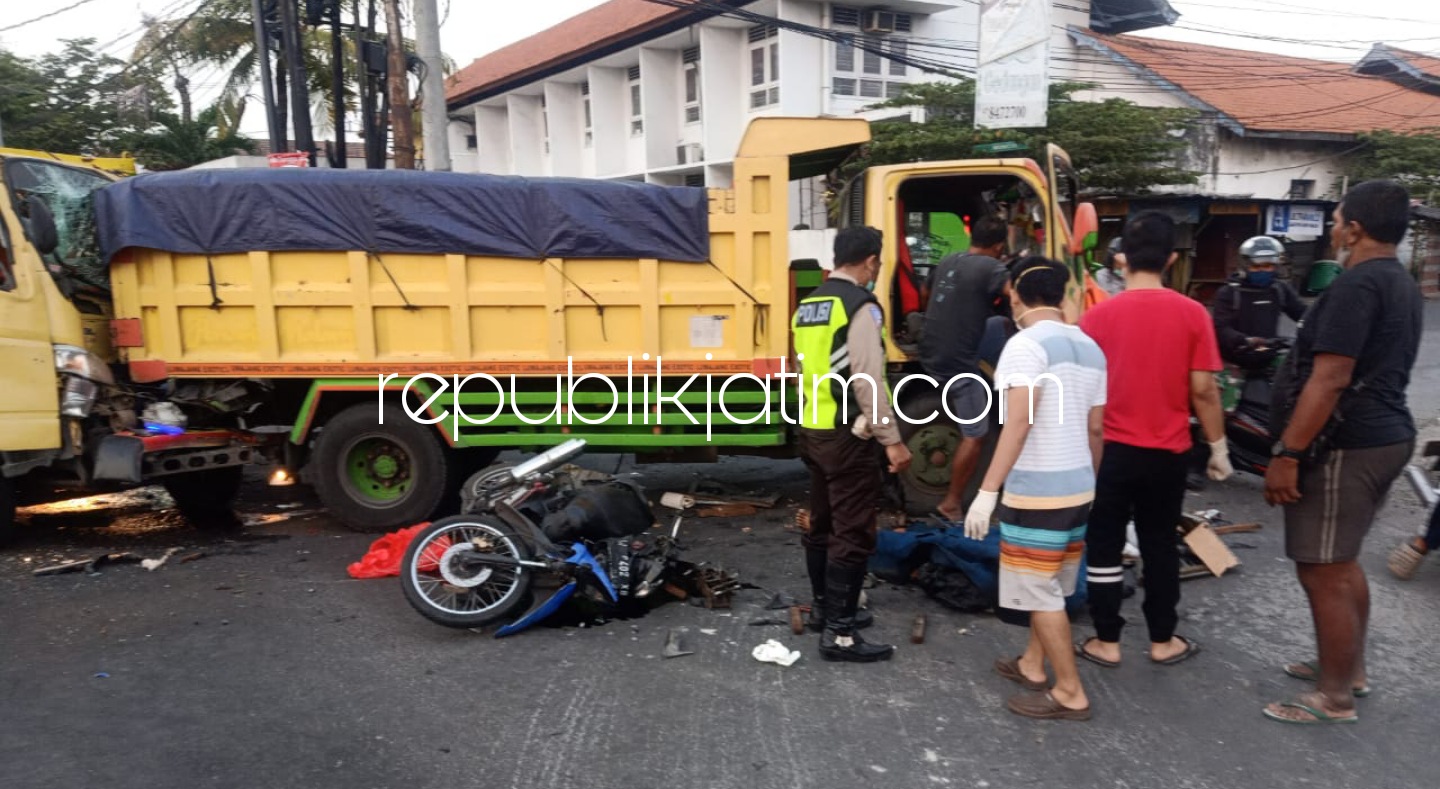 Truk Seruduk Truk Gilas Pengendara Motor Di Gedangan 1 Tewas Terlindas 1 Terluka 1177