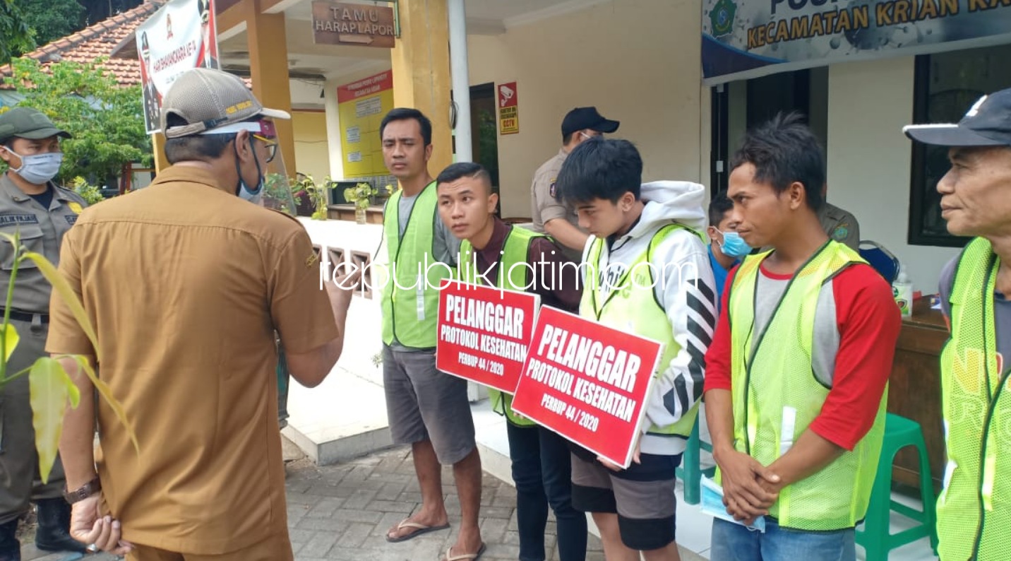 26 Orang Terjaring Razia Masker Di Krian, 15 Diantaranya Disanksi Bersih-Bersih