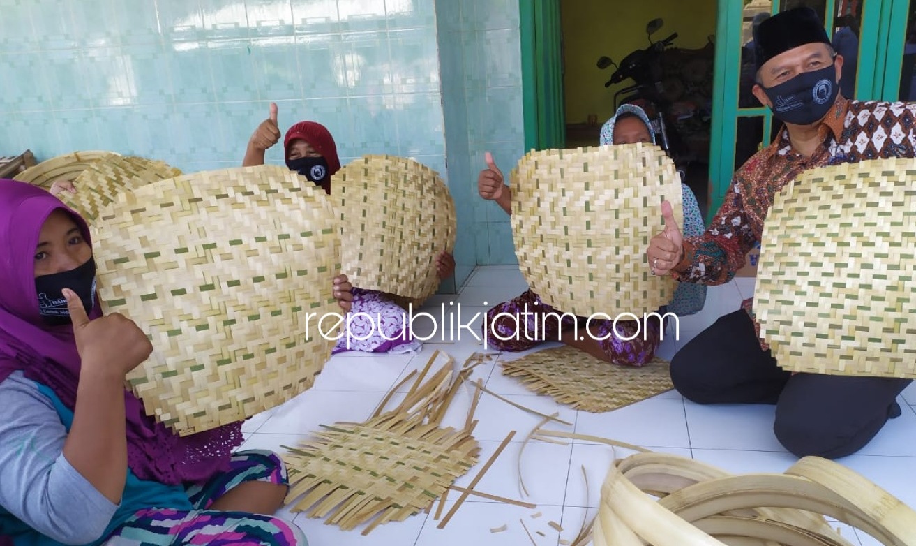 BHS Berkeinginan Kampung Anyaman Bambu Seketi Balongbendo Dilestarikan