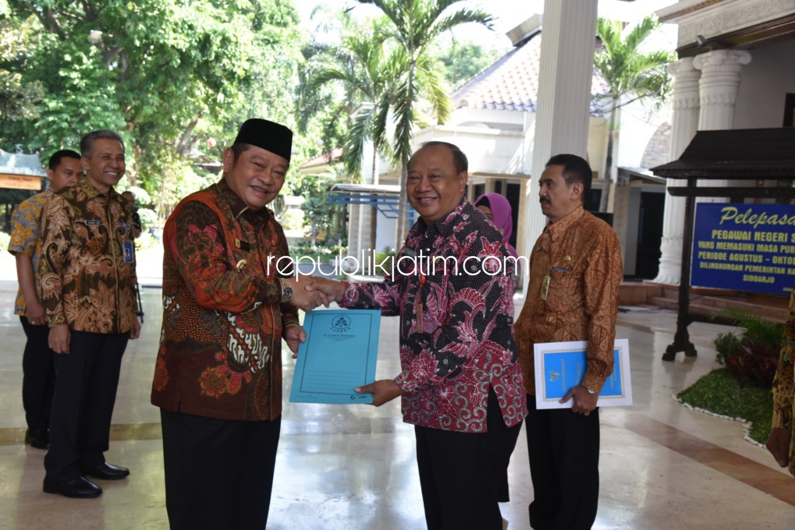 Bupati Sidoarjo Lepas 176 PNS Pensiun, Termasuk 4 Kepala Dinas