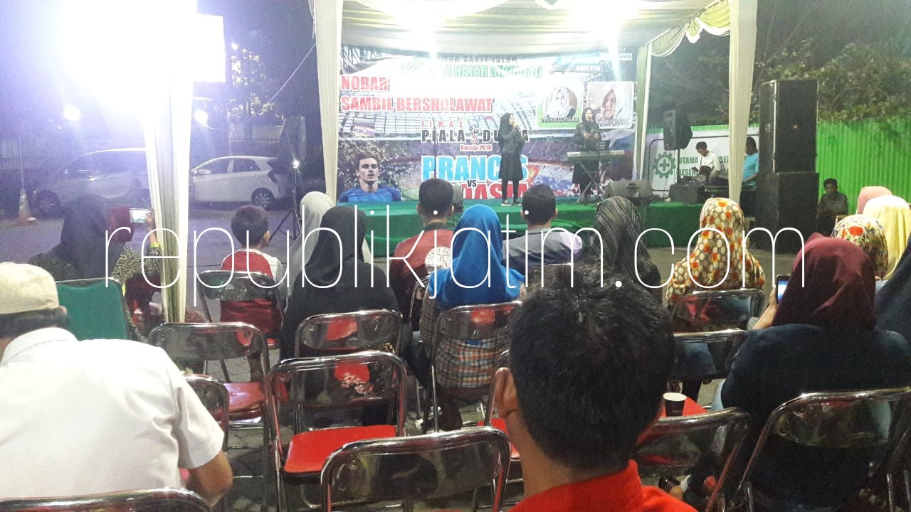 RSI Siti Hajar Nobar Sambil Bersalawat Bersama Duet Artis Veve dan Dina