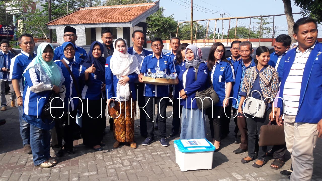 Targetkan 9 Kursi, Partai Demokrat Daftar Bawa Tumpeng