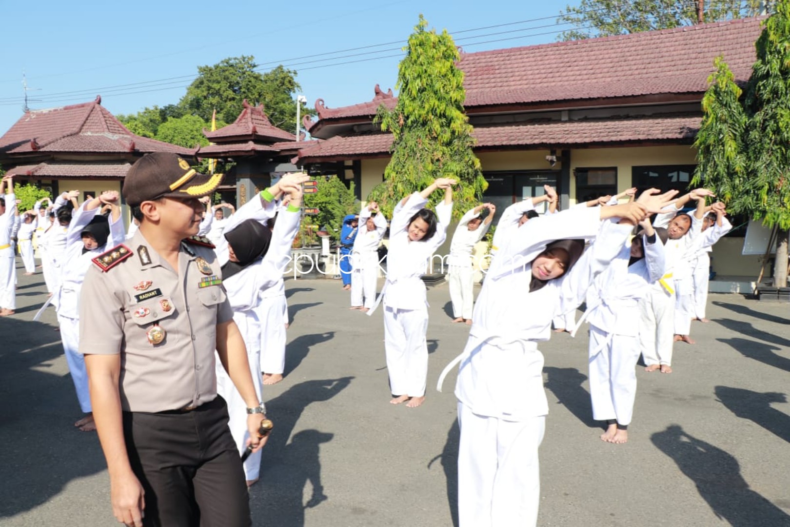 Kapolres Ponorogo Plototi Latihan Beladiri Anggotanya