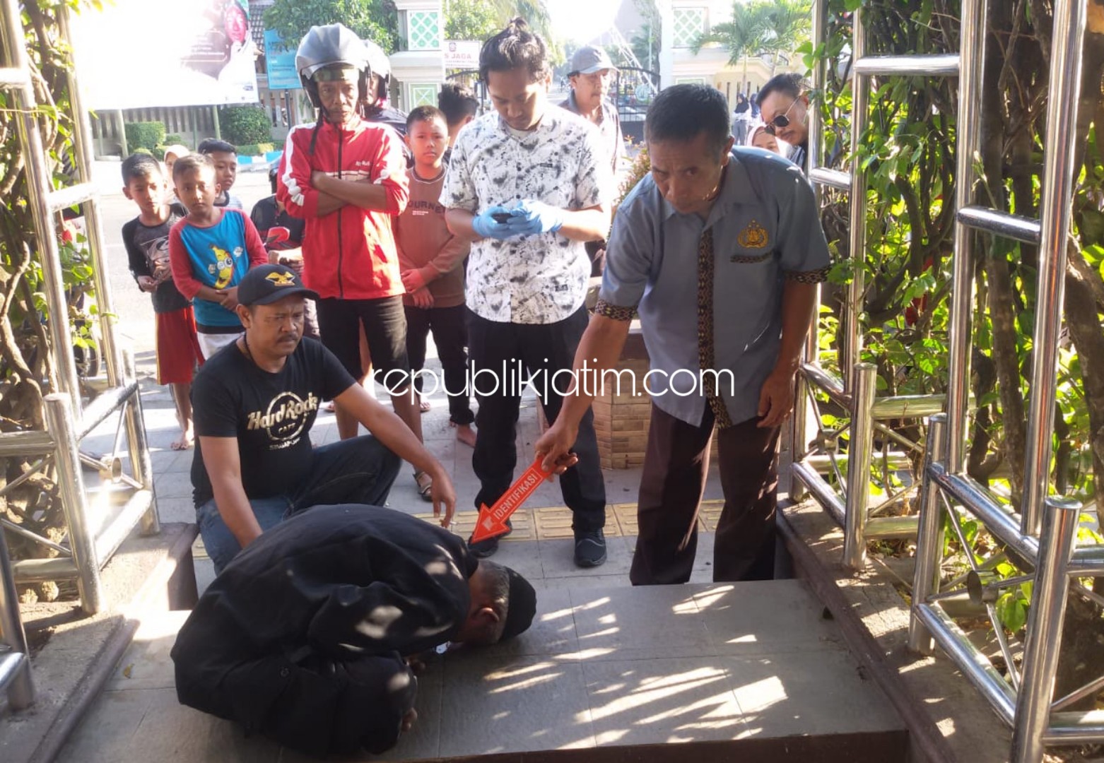 Pensiunan Guru Meninggal Mendadak Saat Olahraga di Alun-Alun Ponorogo