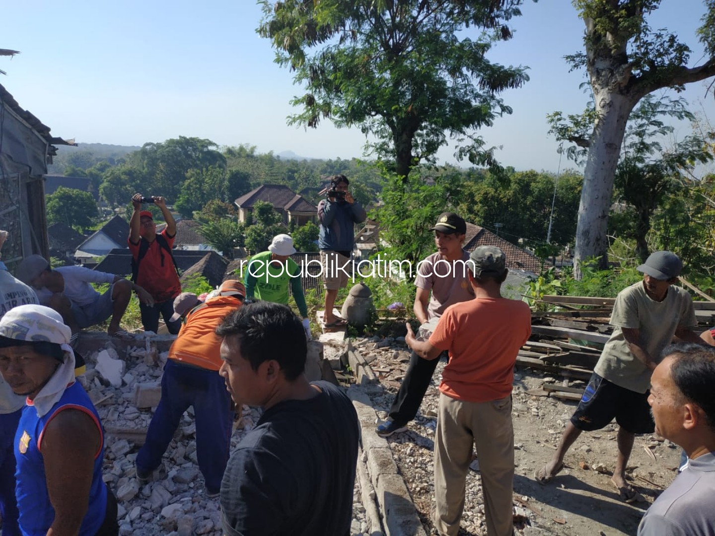 Lapuk, Rumah Warga Miskin di Ponorogo Ambruk