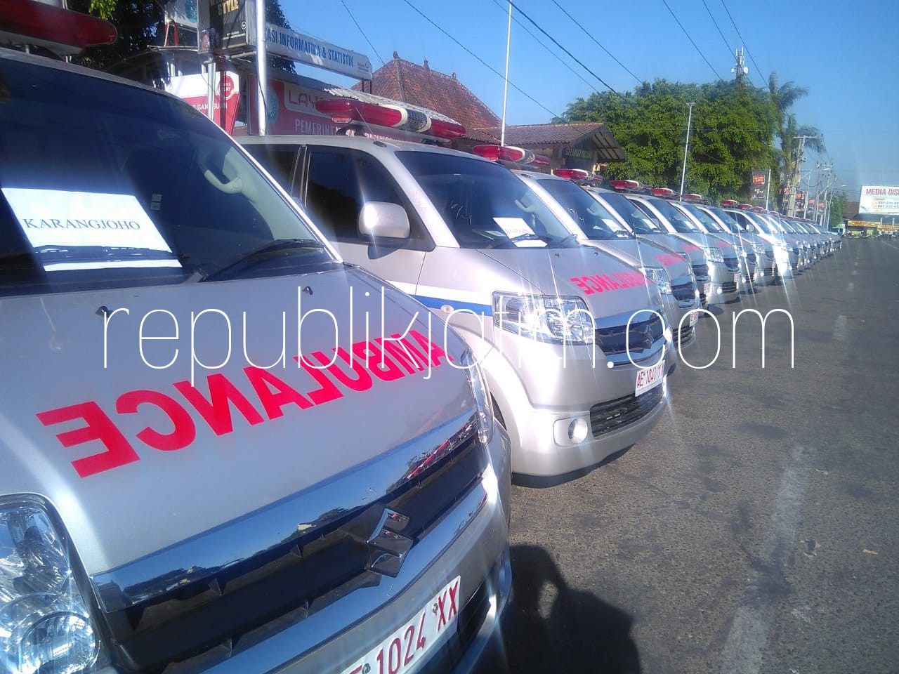 Bupati Ponorogo Serahkan 50 Unit Ambulance untuk Desa Terpencil