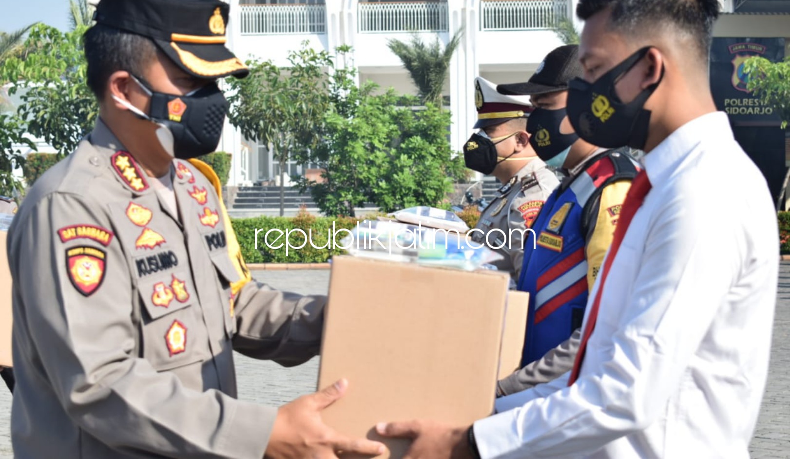 Hadapi Pandemi Covid-19, Kapolresta Sidoarjo Bekali Anggota dan ASN Paket Kesehatan