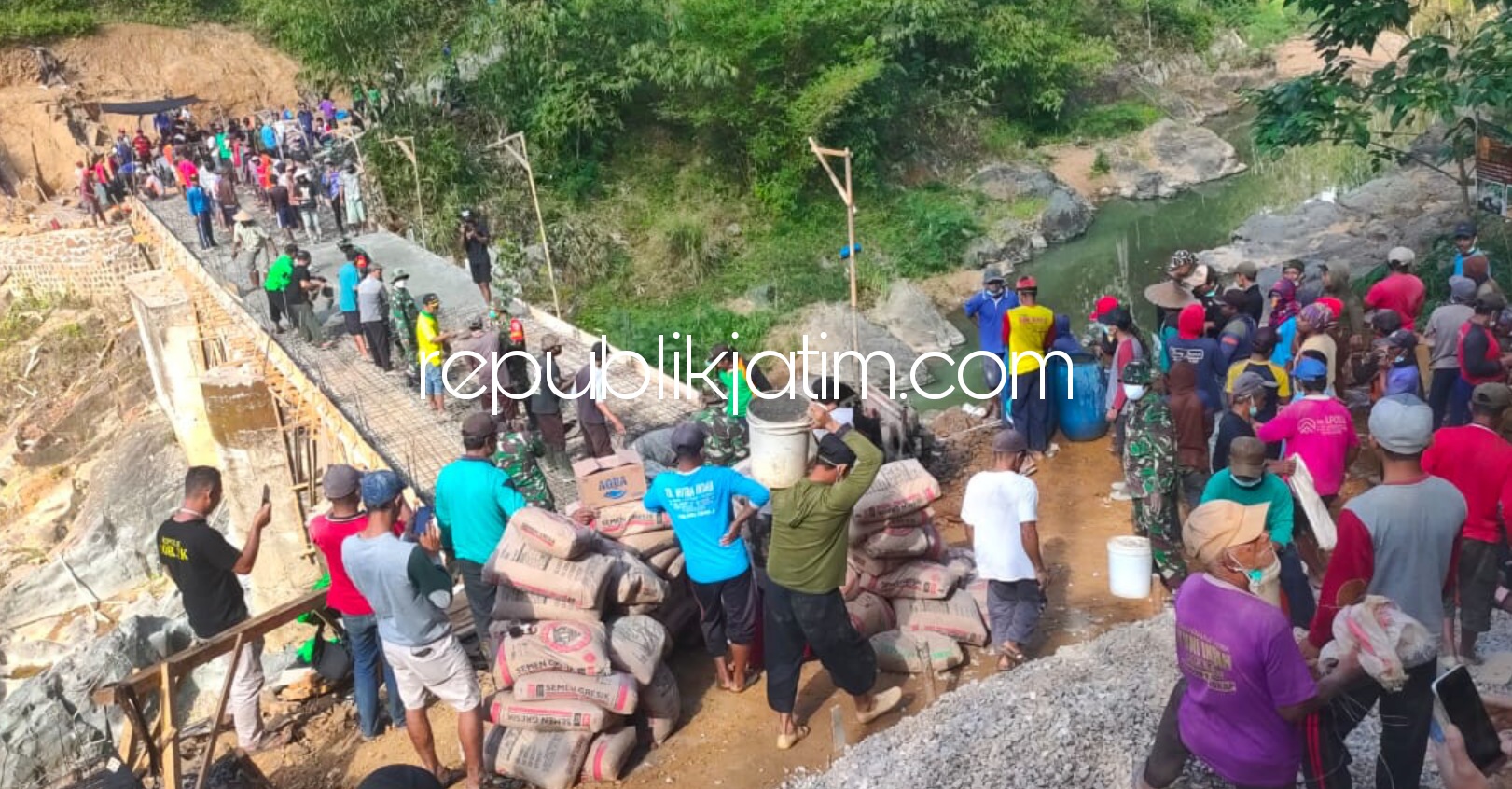 Hampir Selesai, Jembatan Hasil Urunan Warga di Ponorogo Sudah Masuk Tahap Pengecoran Dak Lantai