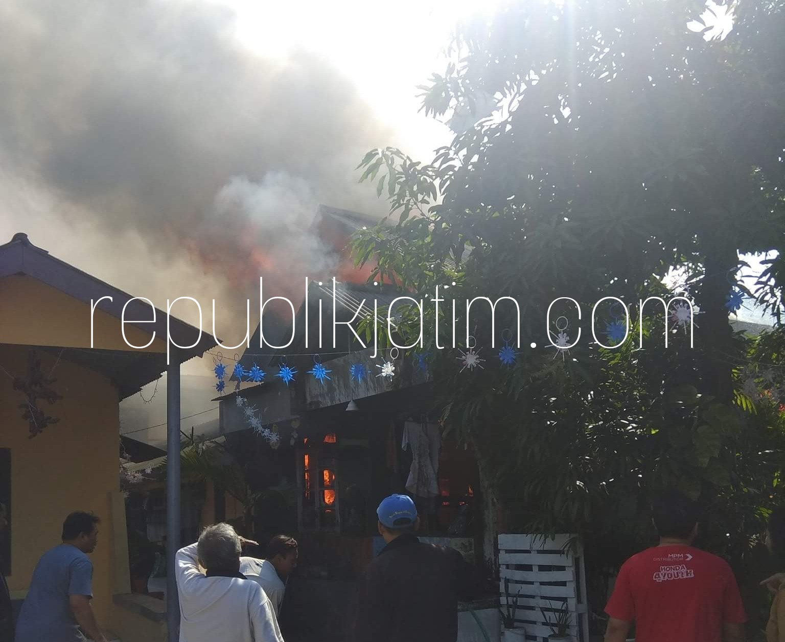 Korsleting Listrik, Dua Rumah Warga Gedangan di Sidoarjo Terbakar