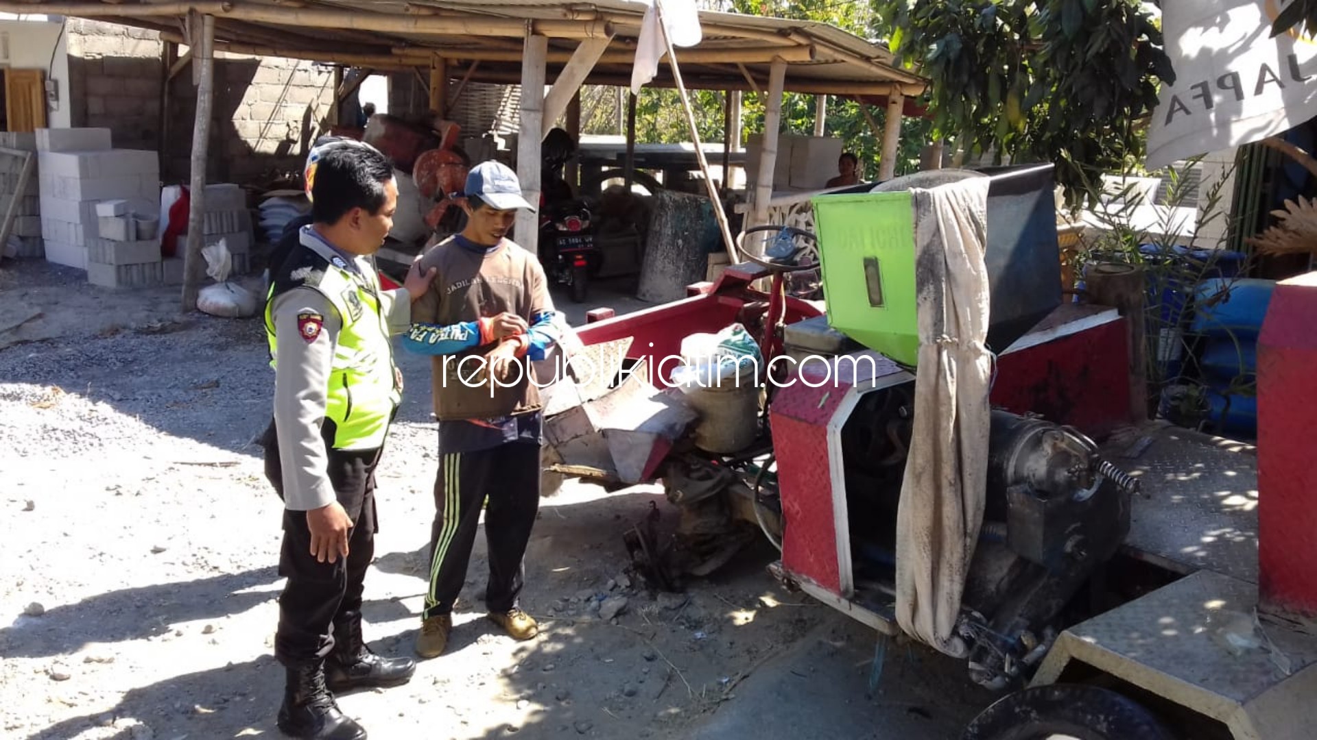 Nyebrang Nylonong, Innova Tabrak Huller Ringsek di Jalur Pulung - Ponorogo