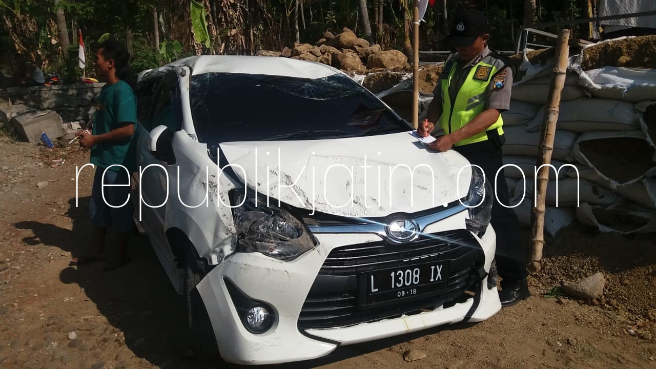 Baru Belajar Nyetir, Mobil Baru Ringsek Tabrak Tebing