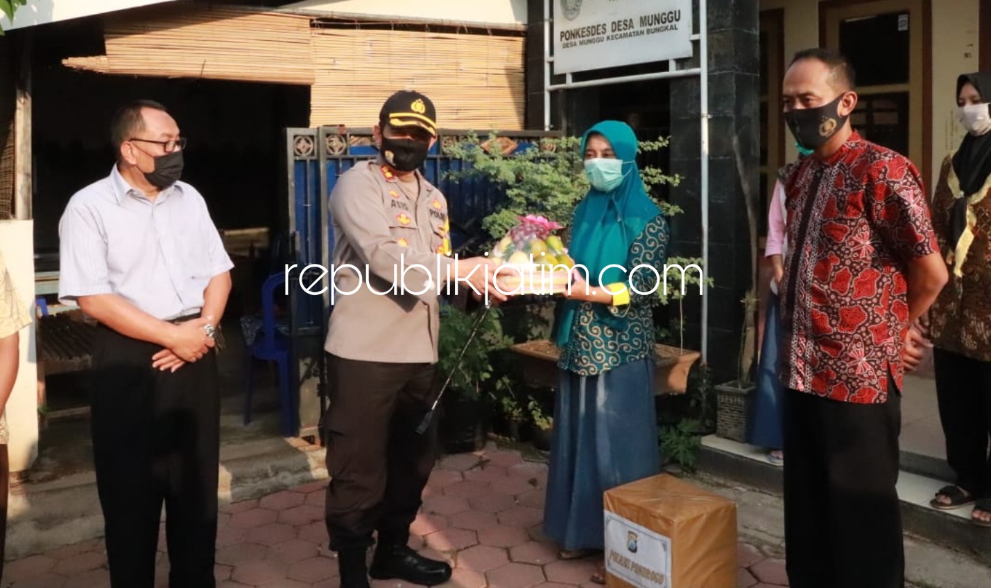 Kapolres Ponorogo Beri Penghargaan Bidan Desa Aktif Dalam Penanganan Covid-19