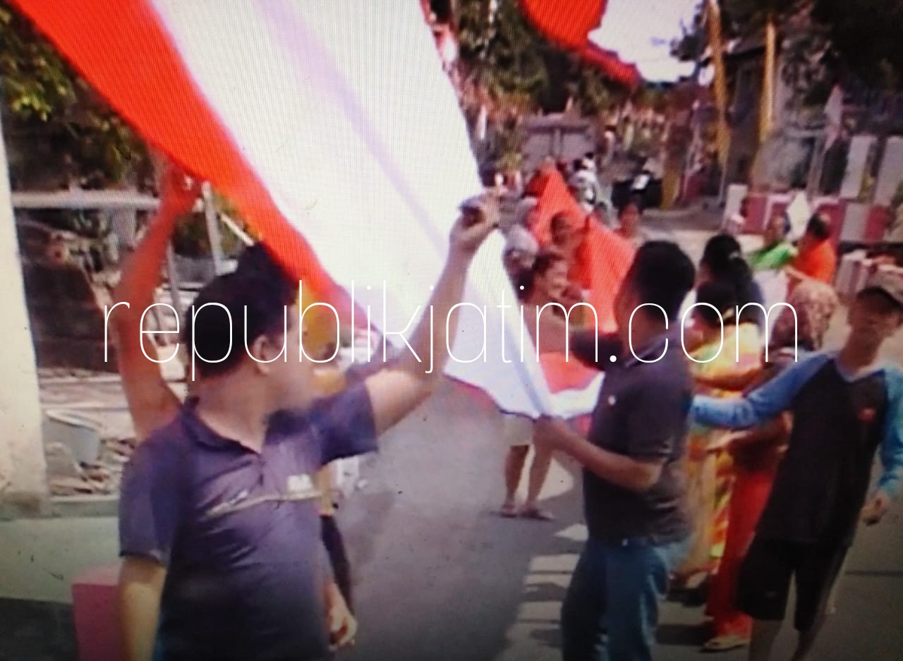 Warga Krembung Sidoarjo Kibarkan Bendera Merah Putih 350 Meter