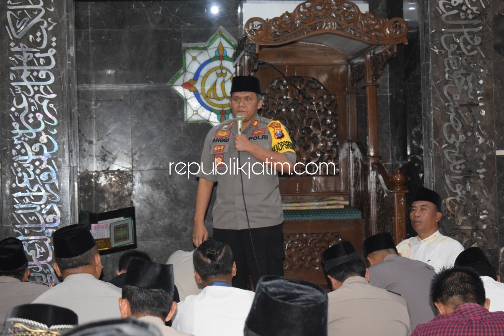 Personel Polresta Sidoarjo Kirim Doa untuk Para Pahlawan