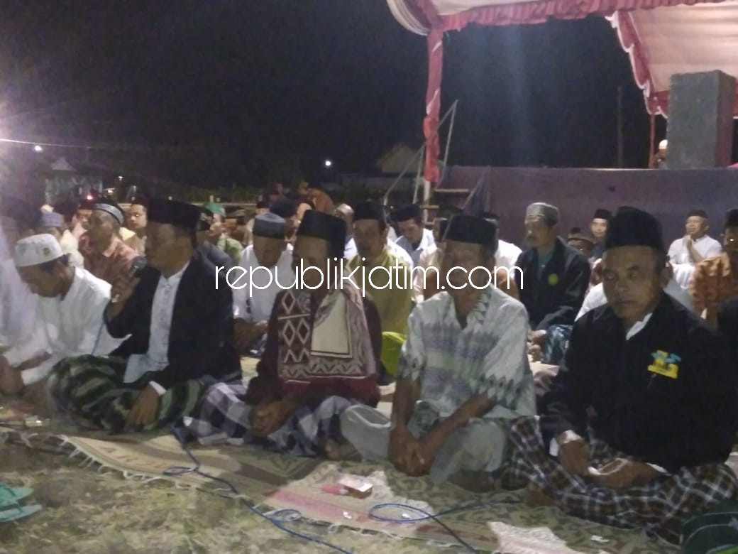 Ratusan Warga Munggu Ponorogo Sujud Syukur Malam 17 Agustus