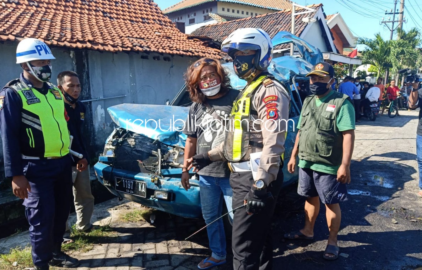 Mobil Panther Tertabrak KA Sri Tanjung di Taman, Sekeluarga 3 Tewas 2 Bocah Selamat Terluka